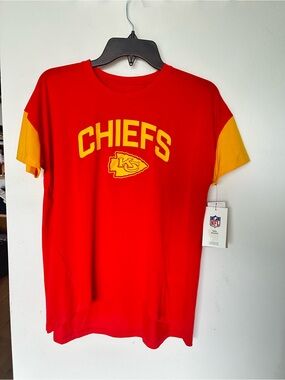 NFL Kansas City Chiefs Red Tee with Gold Sleeve Accents women Medium NWT